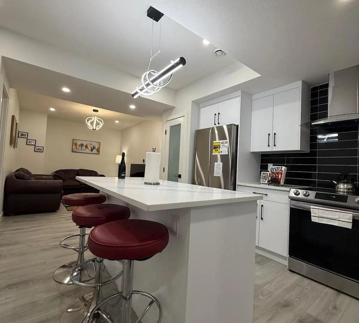 Maxti Guest Suite, Northwest Calgary Apartment