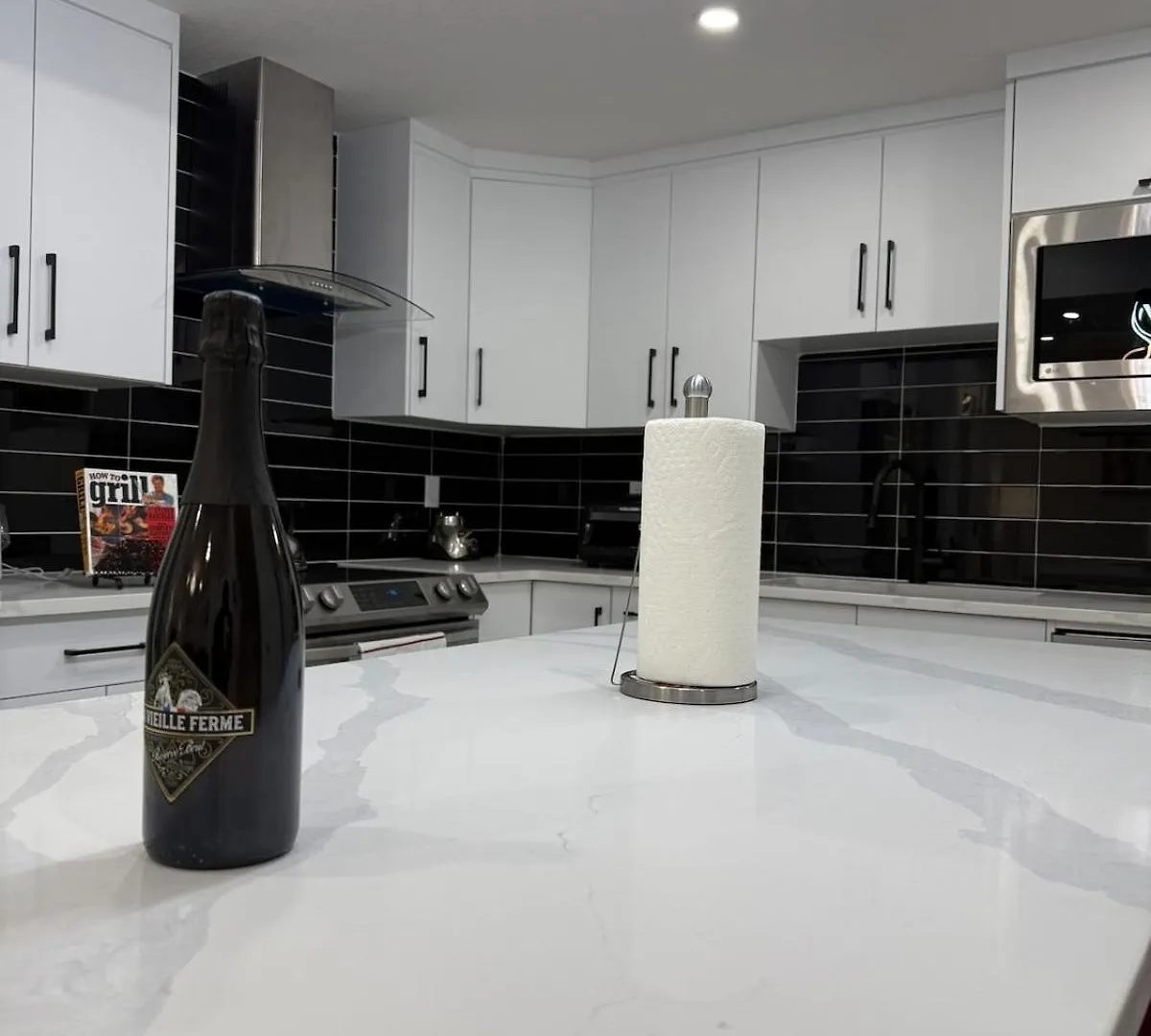 Apartment Maxti Guest Suite, Northwest Calgary